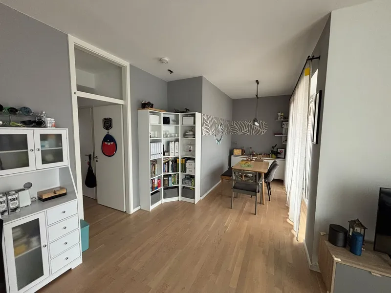 Helle 3-Zimmer-Wohnung mit Blick auf den Hamburger Bahnhof – barrierefrei, Aufzug, Kellerabteil — photo 1